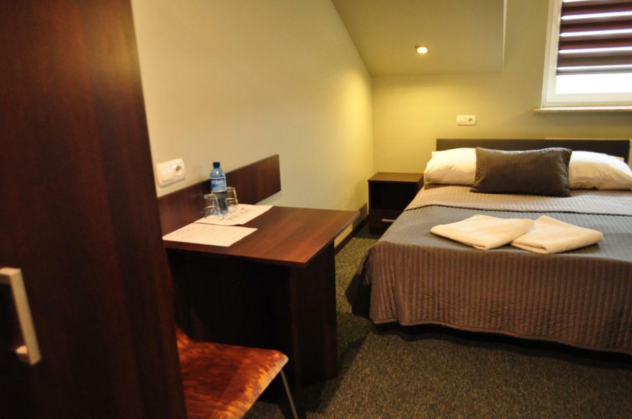Hotel Pauza 波德拉谢地区拉曾 外观 照片